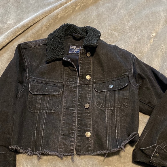 Cropped Jean Jacket - Picture 1 of 1